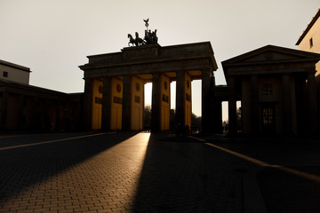 Obraz premium Brandenburger Tor in Berlin am Abend