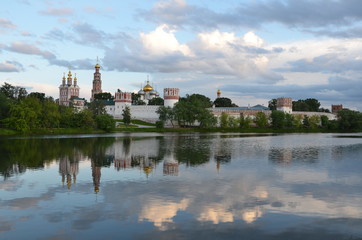 Fototapeta premium Новодевичий монастырь в Москве.