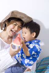 Obraz premium 夏の幸せな親子
