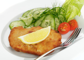 Schweineschnitzel mit Gurkensalat