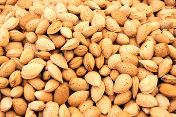 Raw almonds