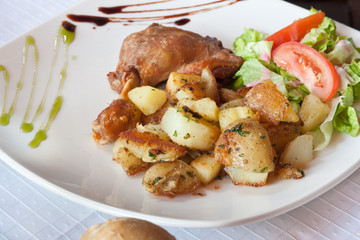 cuisse de canard, pomme de terre, salade