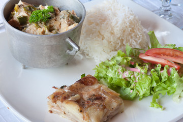 cassolette de lamer, gratin de patate douce, salade