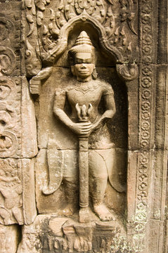 Sword Carrying Statue, Ta Som, Angkor