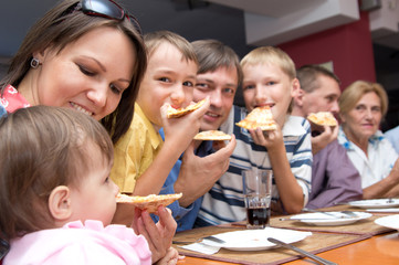 family eating pizza