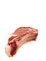 Chuleton de carne vacuna fondo blanco aislado