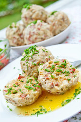 Semmelknödel mit Buttertunke