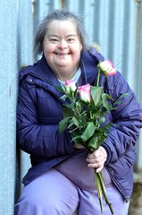 femme avec fleur