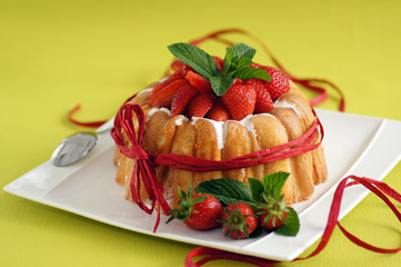 charlotte aux fraises en raphia 3