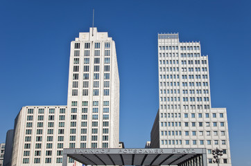 Naklejka premium Potsdamer Platz - Hochhaus in Berlin