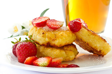cheesecakes with strawberries