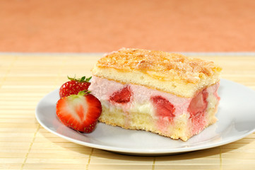 Erdbeerkuchen auf Teller