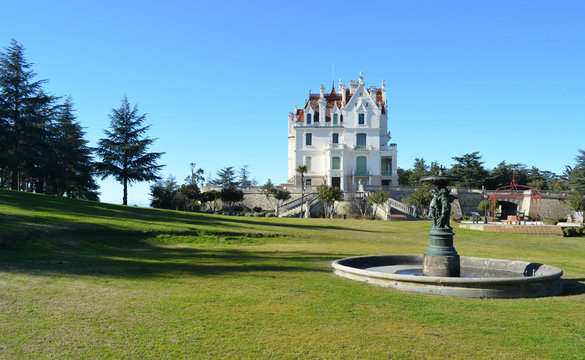 Dans le parc du Chateau Valmy  (Argel&egrave;s sur mer )