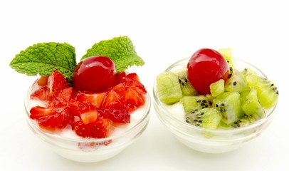 Yogur con fresas y kiwi