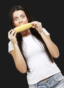 woman eating a corncob