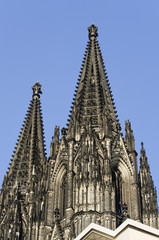 Fototapeta na wymiar Kölner Dom vor blauem Himmel