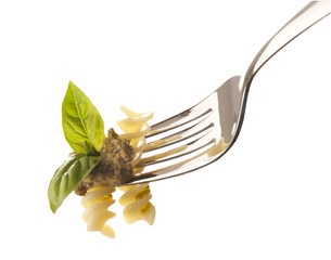 fork with pasta and pesto sauce