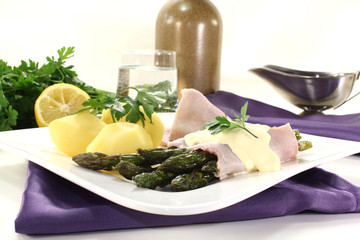 Spargel mit Sauce Hollandaise