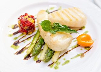 Light grilled fish with salad and asparagus