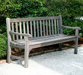 Panchina di legno nel parco