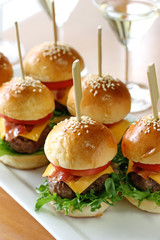 mini hamburgers, mini burgers