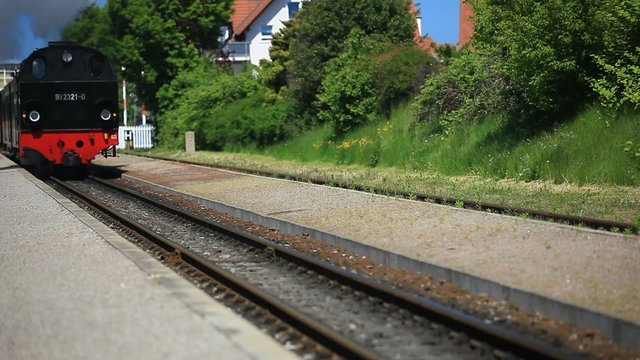 Fahrt der historischen Dampfeisenbahn im Ostseebad K&uuml;hlungsborn