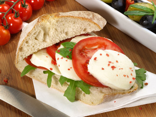 Ciabatta mit Tomaten und Mozzarella