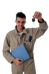 Kfz Mechaniker mit Autoschluessel
