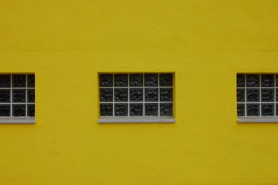 PARED AMARILLA