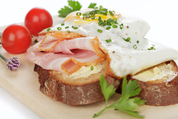 Spiegelei mit Bauchfleisch