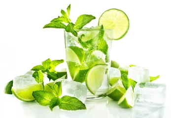  Mojito cocktail on white background © bonninturina