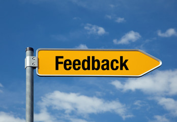 Pfeil mit blauem Himmel FEEDBACK