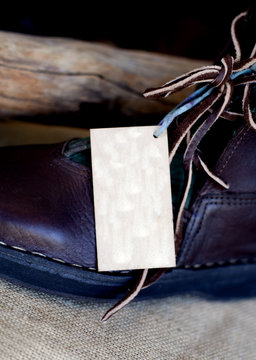 &eacute;tiquette sur une chaussure neuve