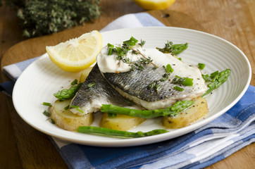 Sea bass with asparagus and potatoes