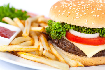 Burger mit Pommes Frites