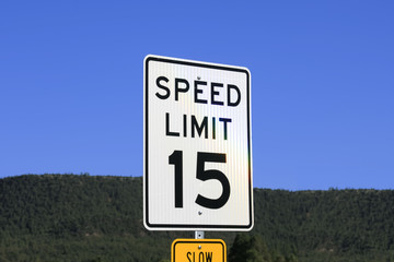 Zeichen Speed Limit 15
