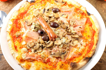 Italian Pizza Capricciosa
