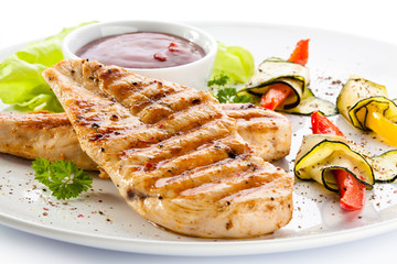 Grilled chicken fillet and vegetables