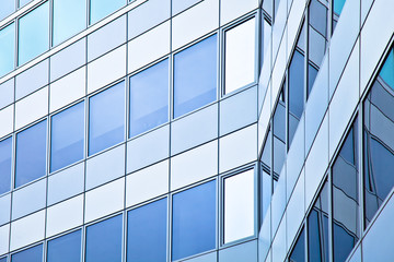 Fototapeta na wymiar modernes Bürogebäude - Spiegelung