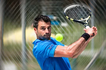 Fotobehang Tennisspieler bei der Rückhand © herl