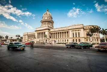 Foto op Plexiglas Cubaanse oldtimers Havana, Cuba - op 7 juni. hoofdstad gebouw van Cuba, 7e 2011.
