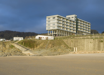 Fototapeta na wymiar Apartment building on the edge of the beach