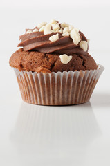 Single cholcolate cupcake isolated wit reflection