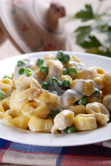 tortellini con panna e piselli