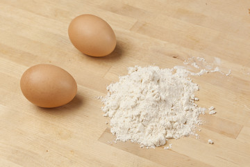 Fototapeta na wymiar Organic Brown Chicken Egg and white flour