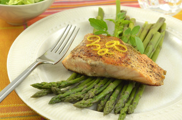 Grilled salmon with asparagus