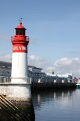 Fototapeta na wymiar phare, port, guilvinec, Bretagne, Chalutier