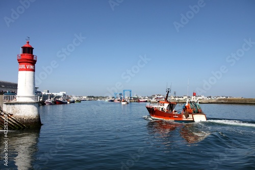 500_F_42253229_iKqdmQCJMJYzHc8Qx2WE2xSL7u5TidHG.jpg