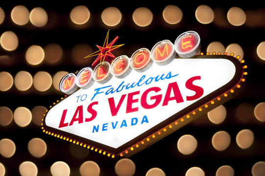 welcome to Fabulous Las Vegas Sign at night
