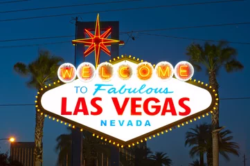 Poster Welcome to Las Vegas Sign at night © somchaij